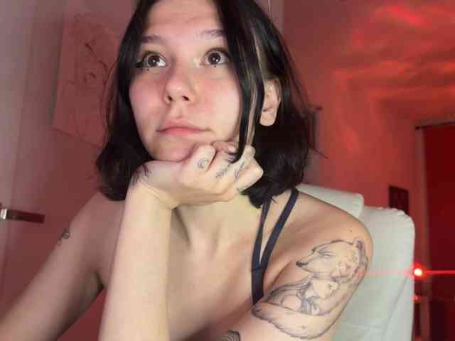 PinkDolly18 webcam