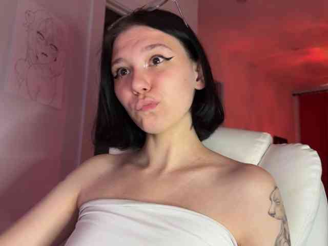 PinkDolly18 webcam