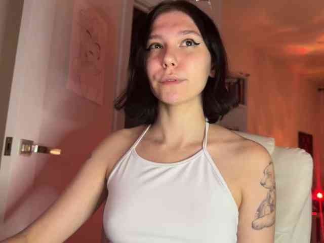 PinkDolly18 webcam