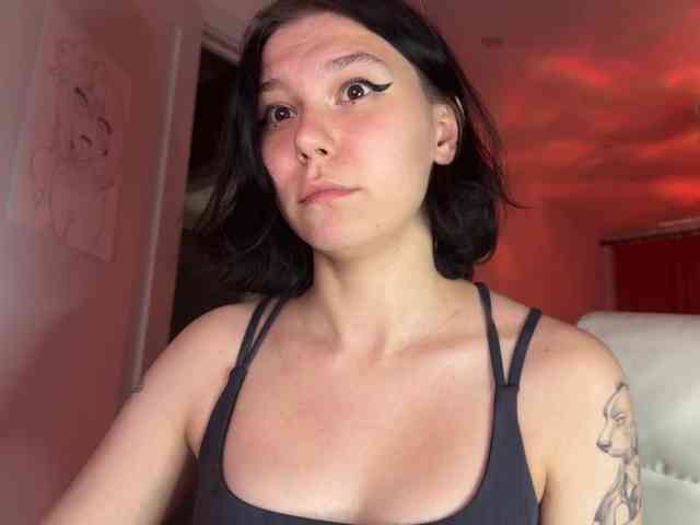 PinkDolly18 webcam