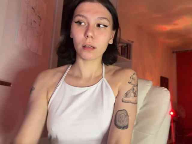 PinkDolly18 webcam