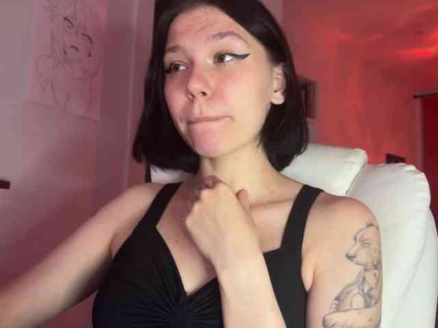 PinkDolly18 webcam