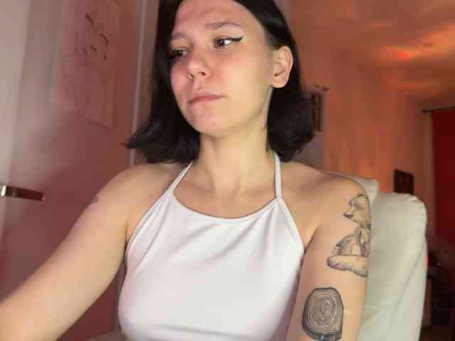 PinkDolly18 webcam