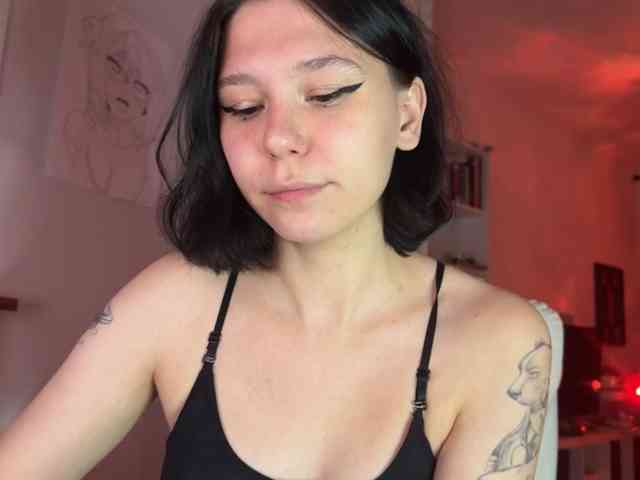 PinkDolly18 webcam