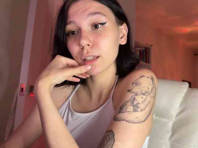 PinkDolly18 webcam