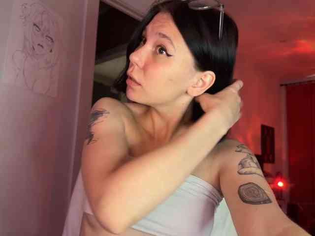 PinkDolly18 webcam