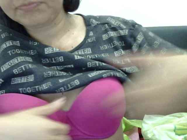 ElizabethMart webcam