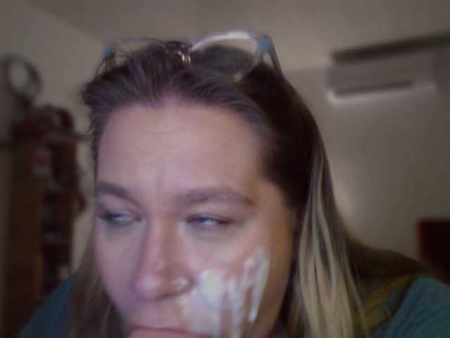 Lilye's BongaCams show and profile