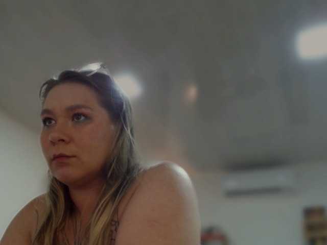 Lilye's BongaCams show and profile