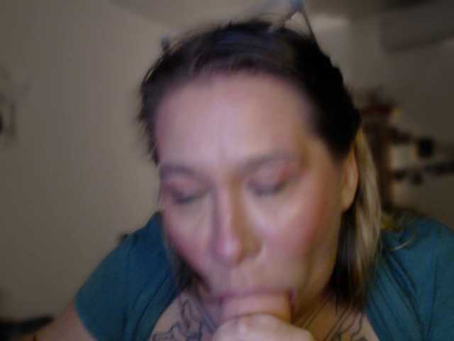 Lilye's BongaCams show and profile