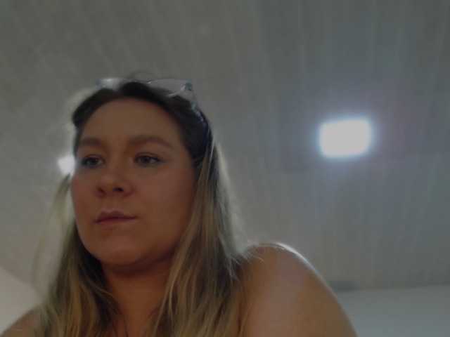 Lilye's BongaCams show and profile