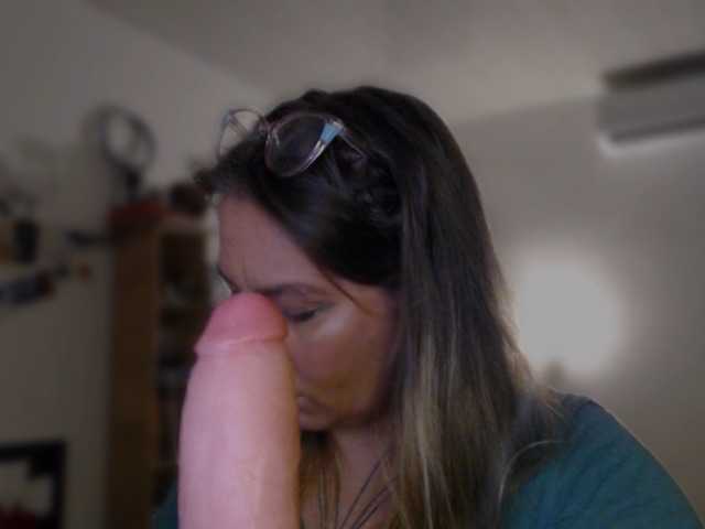 Lilye's BongaCams show and profile