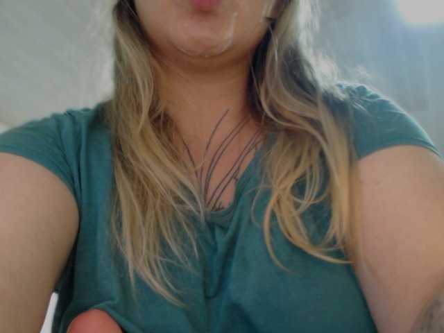 Lilye's BongaCams show and profile