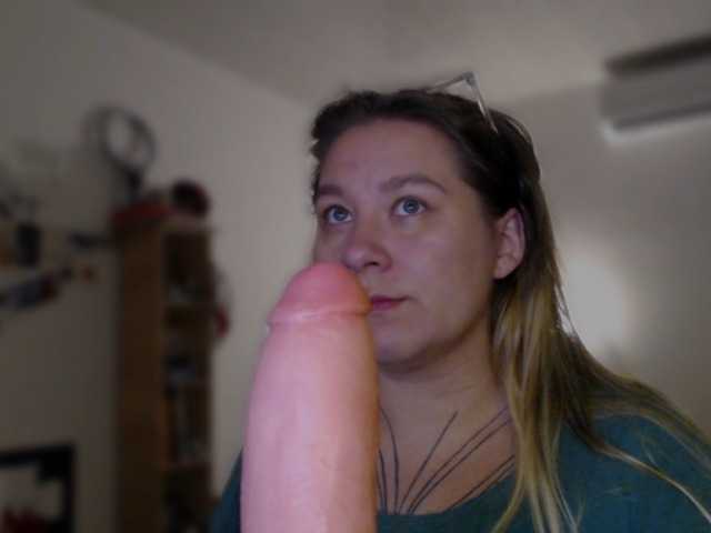 Lilye's BongaCams show and profile