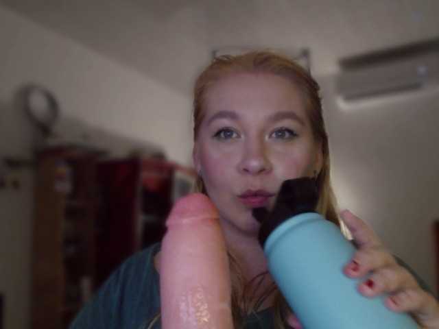 Lilye's BongaCams show and profile