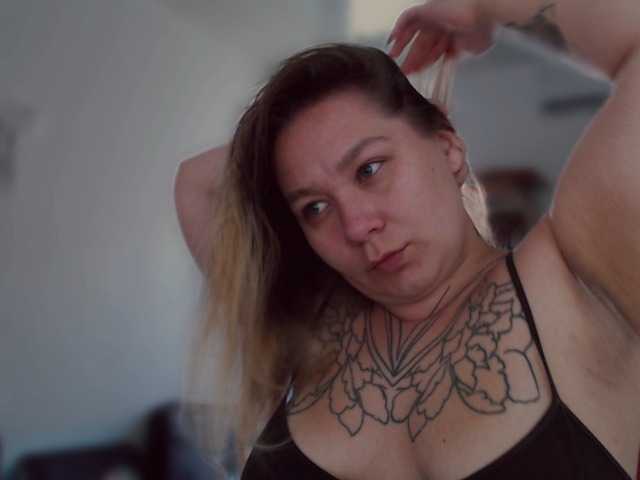 Lilye's BongaCams show and profile