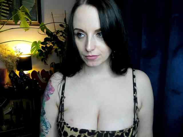 KissxLeila webcam