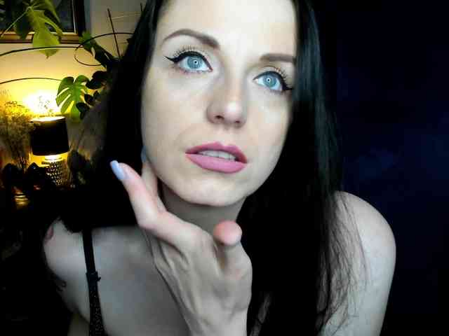 KissxLeila webcam
