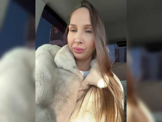 hothoneybabe's BongaCams show and profile