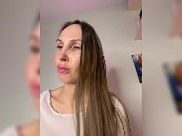 hothoneybabe's BongaCams show and profile