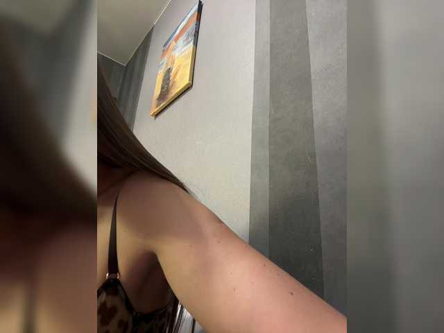 hothoneybabe's BongaCams show and profile