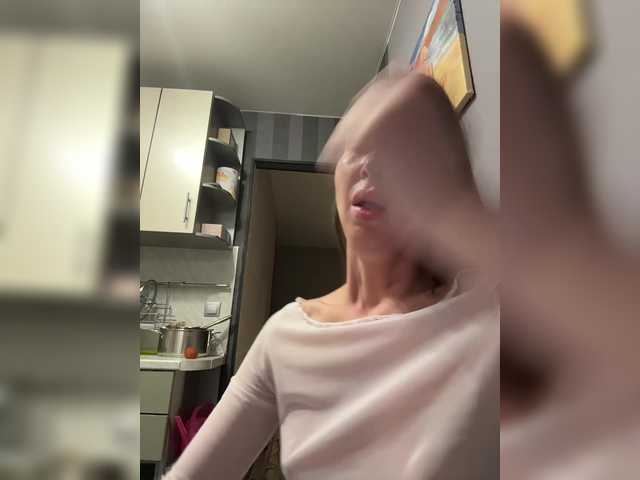 hothoneybabe's BongaCams show and profile