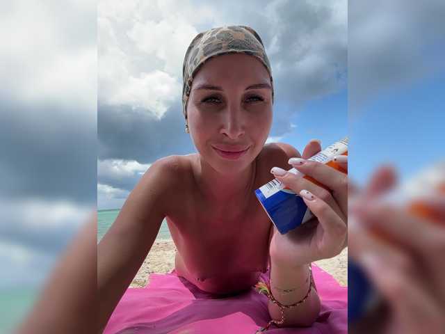 hothoneybabe's BongaCams show and profile