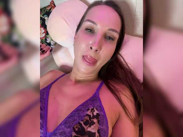 hothoneybabe's BongaCams show and profile