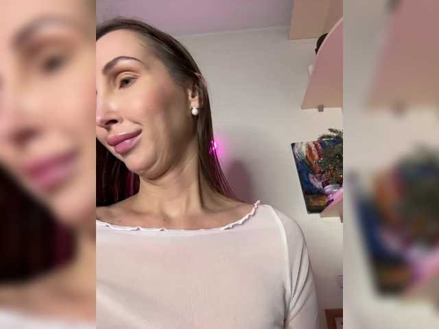 hothoneybabe's BongaCams show and profile