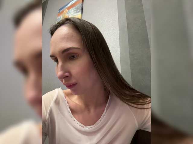 hothoneybabe's BongaCams show and profile