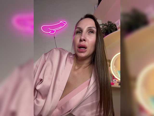 hothoneybabe's BongaCams show and profile