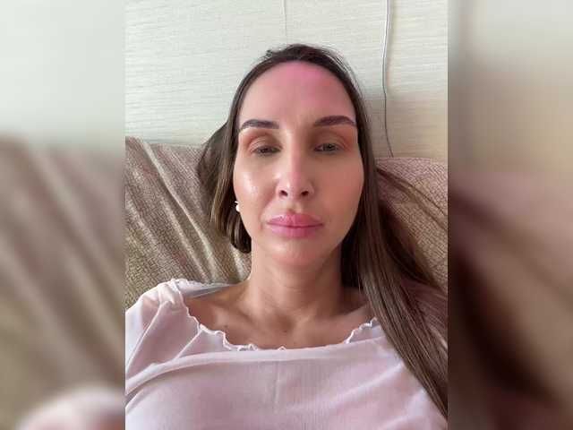 hothoneybabe's BongaCams show and profile