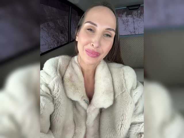 hothoneybabe's BongaCams show and profile