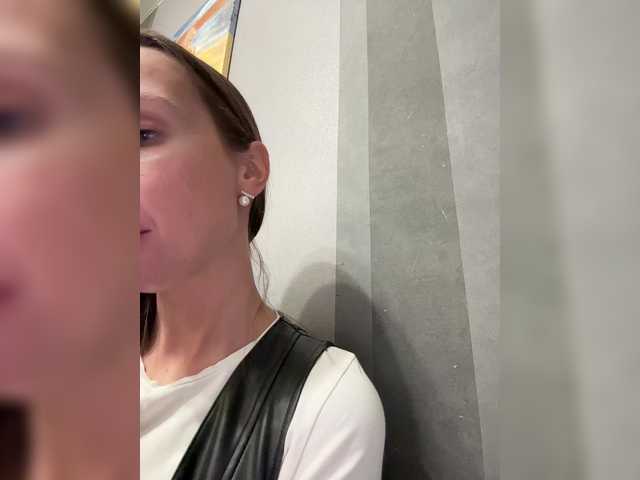 hothoneybabe's BongaCams show and profile