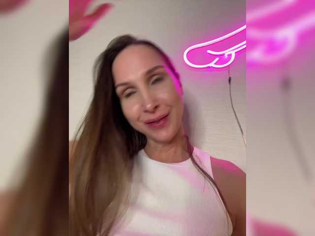 hothoneybabe's BongaCams show and profile