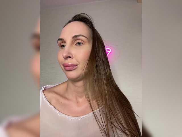 hothoneybabe's BongaCams show and profile