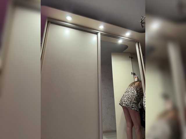 hothoneybabe's BongaCams show and profile