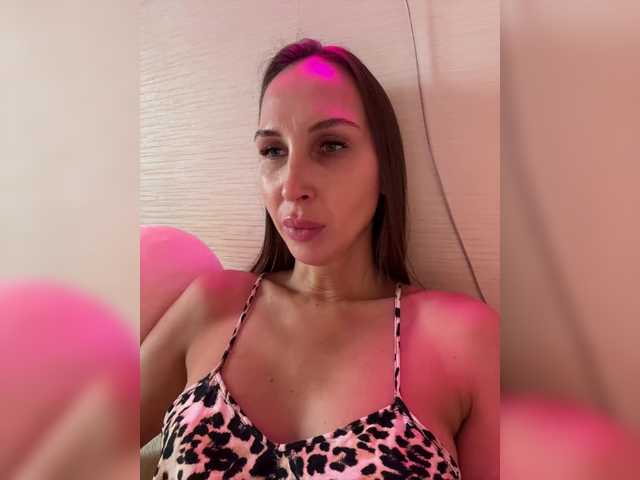 hothoneybabe's BongaCams show and profile