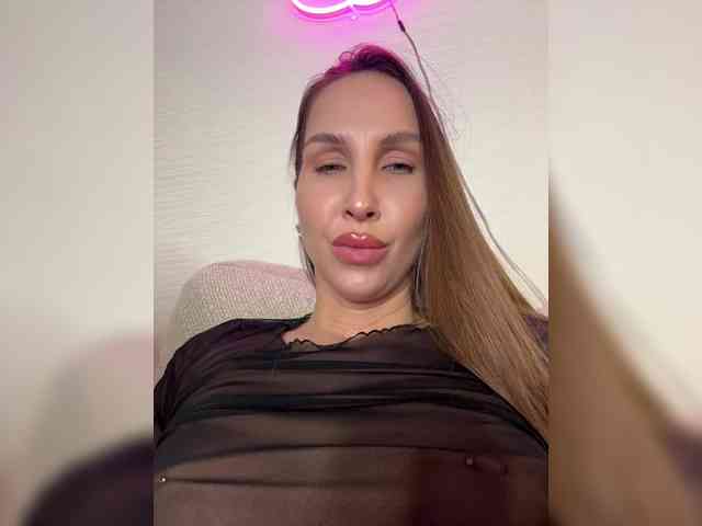 hothoneybabe Live Webcam on BongaCams