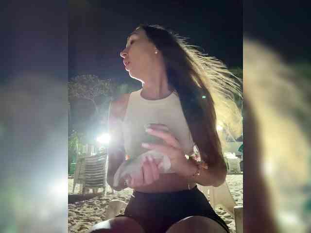 hothoneybabe Live Webcam on BongaCams