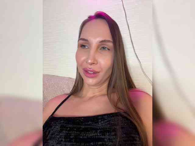 hothoneybabe Live Webcam on BongaCams