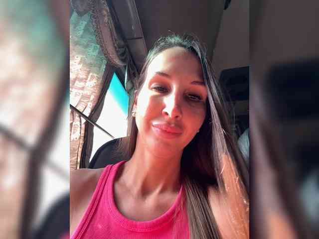 hothoneybabe Live Webcam on BongaCams