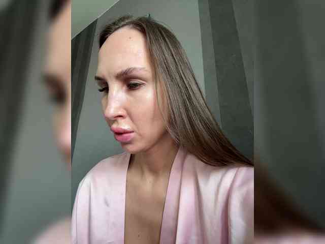 hothoneybabe Live Webcam on BongaCams