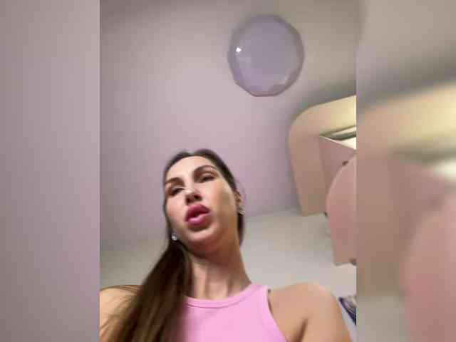 hothoneybabe Live Webcam on BongaCams