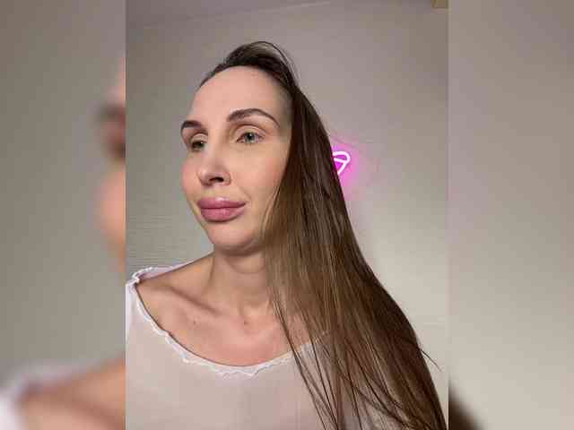 hothoneybabe Live Webcam on BongaCams