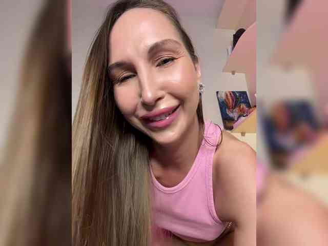 hothoneybabe Live Webcam on BongaCams