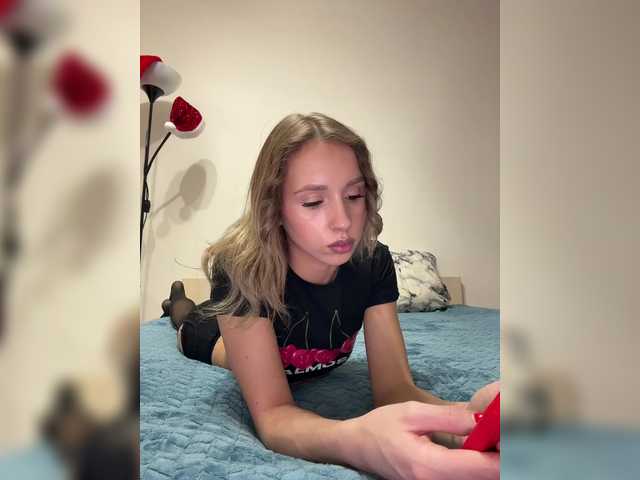 Crystal1-1's BongaCams show and profile