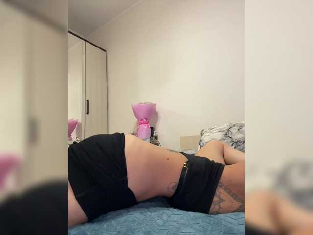 Crystal1-1's BongaCams show and profile