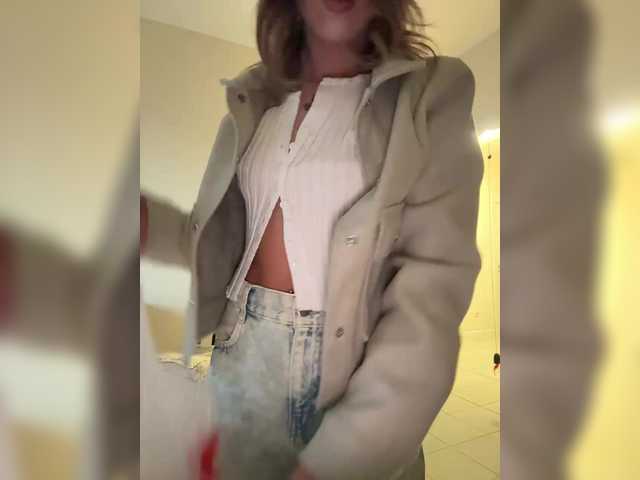 Crystal1-1's BongaCams show and profile