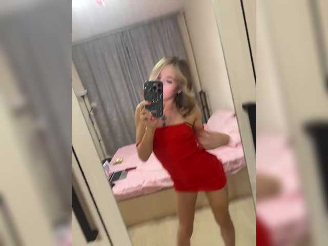 Crystal1-1's BongaCams show and profile